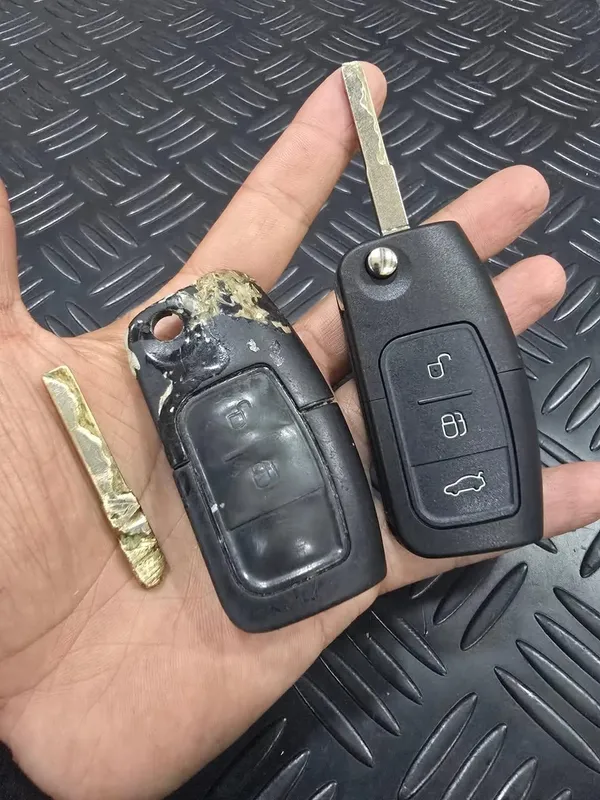 Instalación de herrajes de seguridad